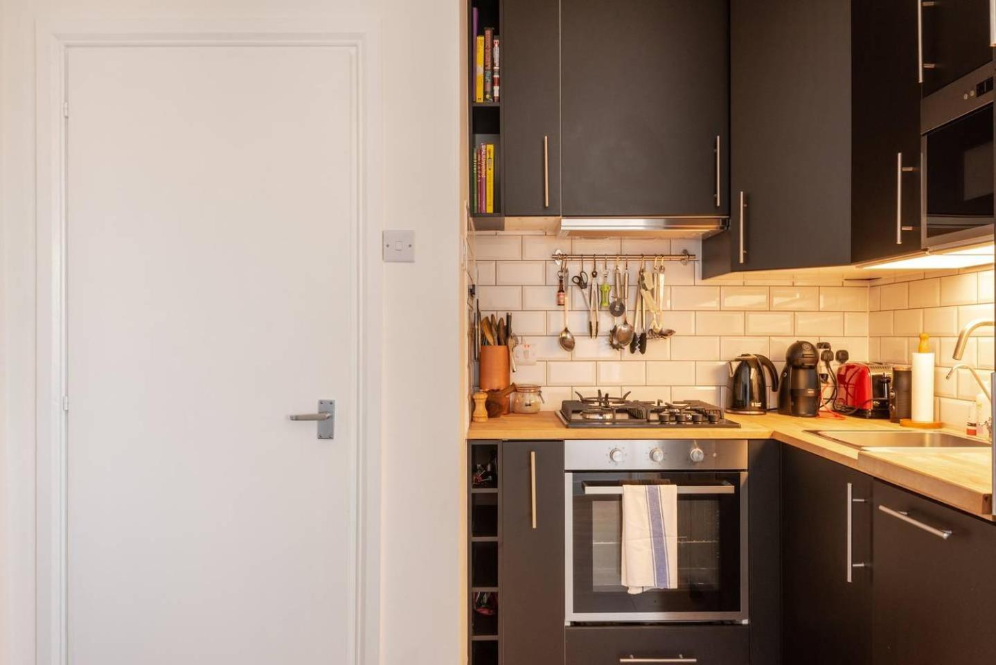 Апартаменты Guestready - 1Br Flat Ideally Located In Zone 2 Fits 3 Лондон Экстерьер фото